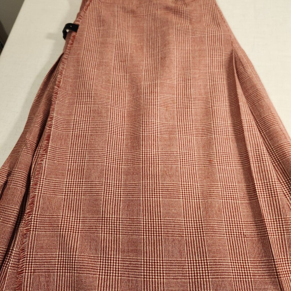 Beautiful Red Scotch House Wool Skirt - Picture 3 of 7